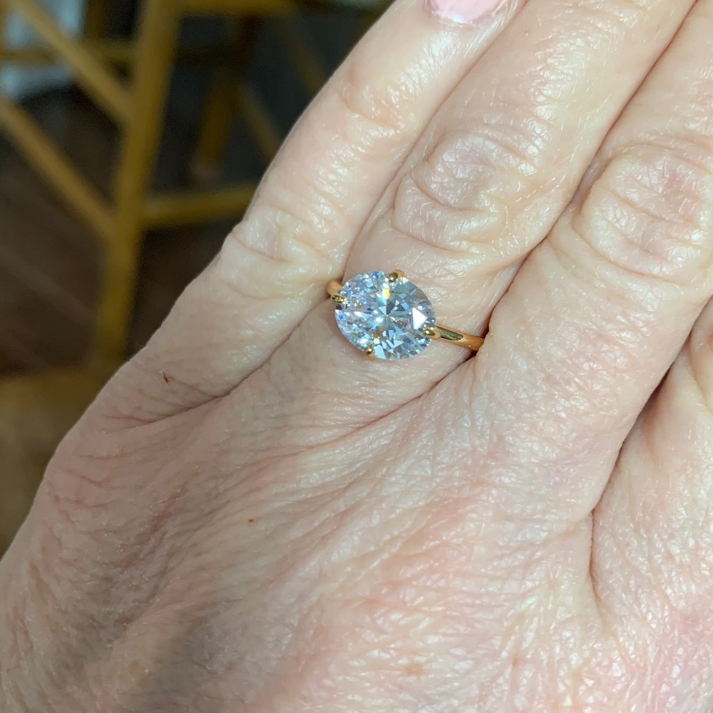 Oval diamond solitaire ring